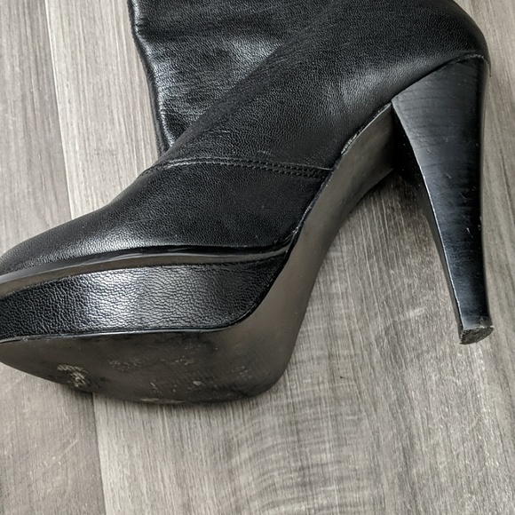 Reposh, cute pair of Calvin Klein boots - Picture 7 of 8